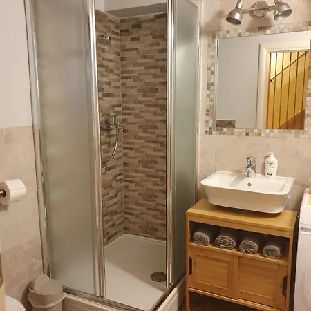 House Tuna * Ustrine