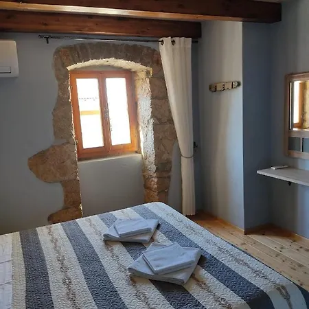 House Tuna アパート Ustrine