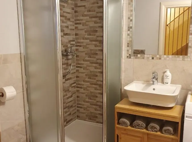 House Tuna * Ustrine