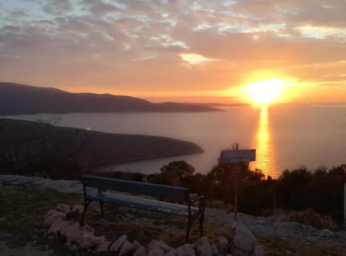 House Tuna * Ustrine