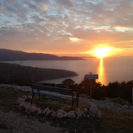 House Tuna * Ustrine