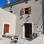 House Tuna شقة