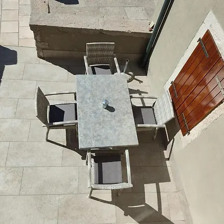 Apartment House Tuna Ustrine